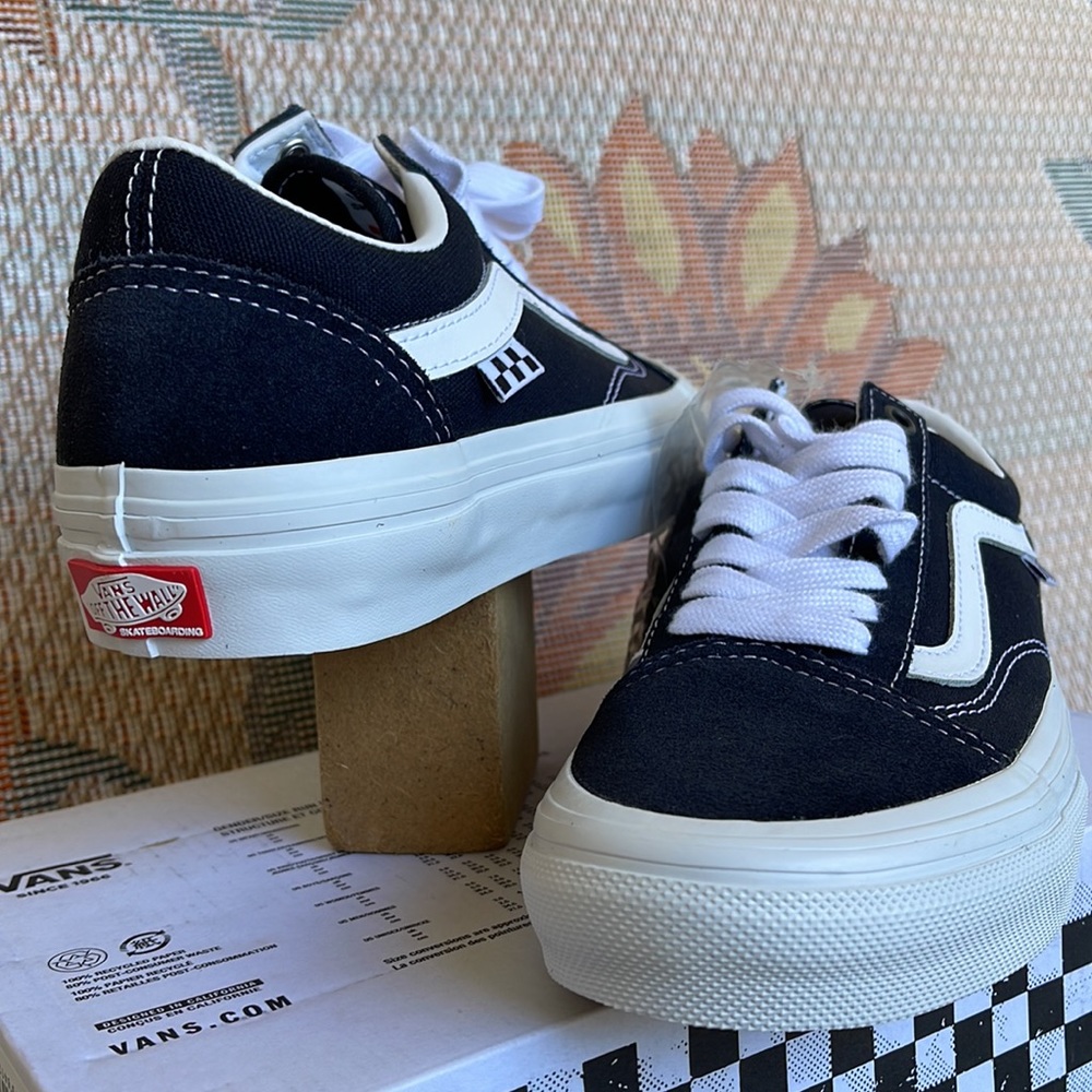 Vans Men’s Skate Old Skool
Wrapped Dark Navy
VN0A5FCBDNV
Sneakers - Picture 10 of 16